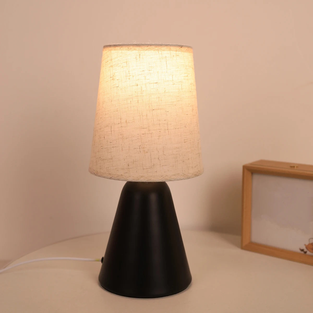 Modern linen art table lamp, home decoration atmosphere lamp suitable for bedrooms, study rooms